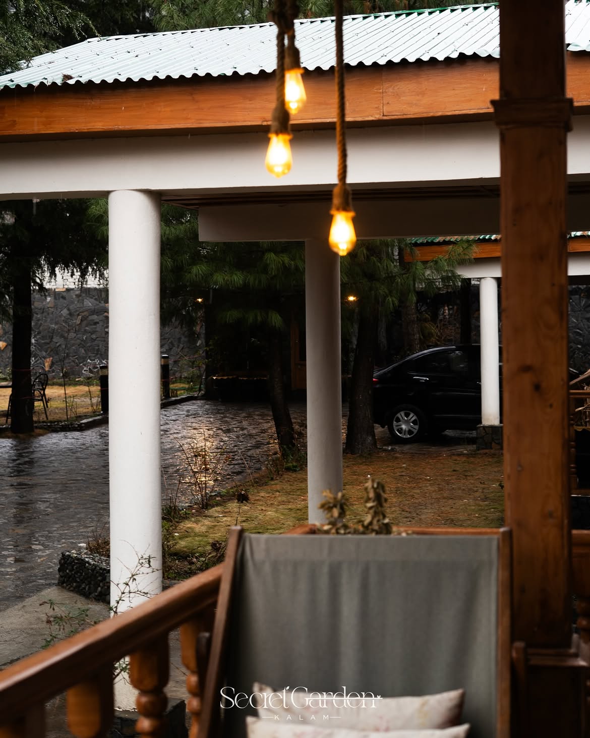 Covered driveway arrival view at Secret Garden
